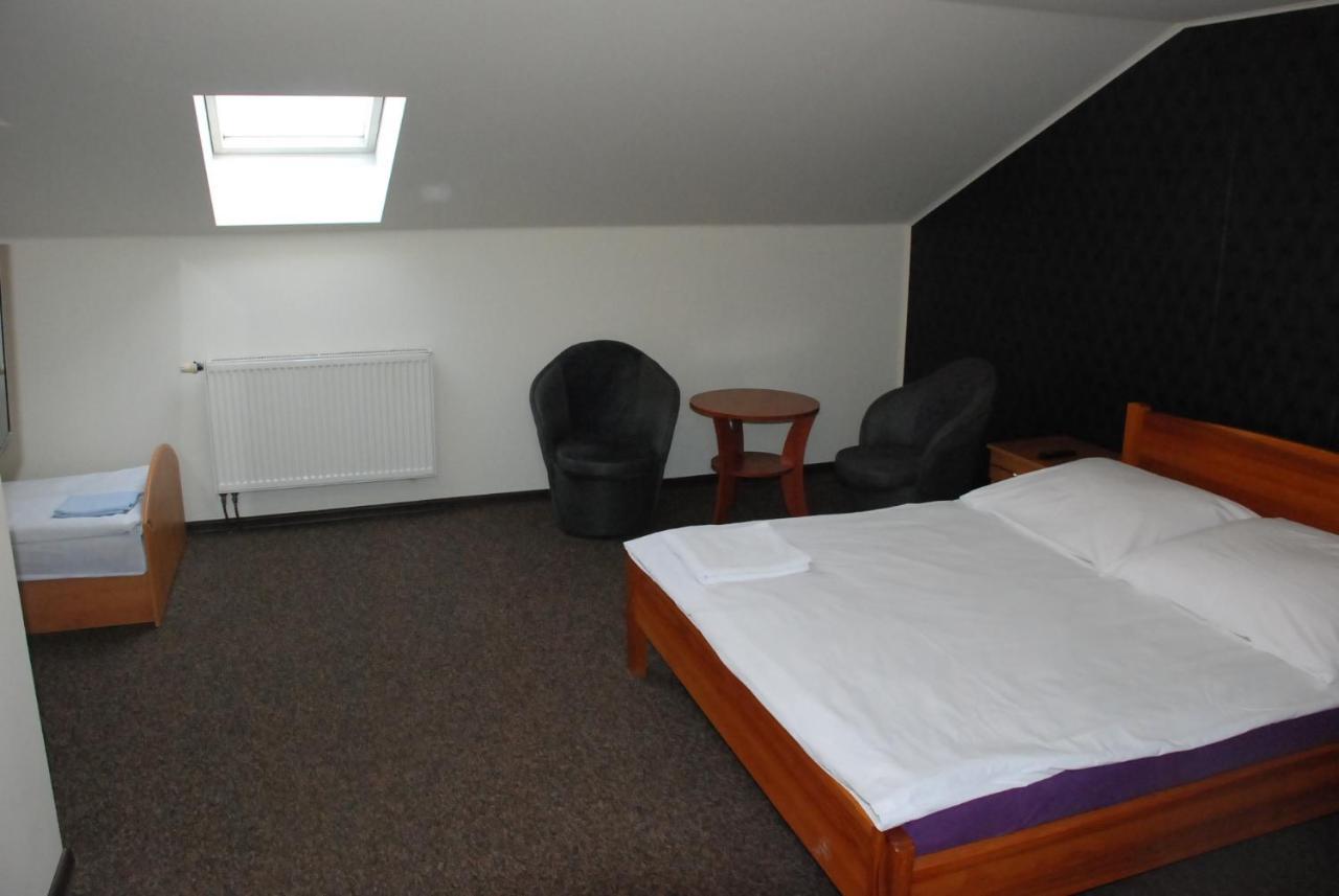 ראדזני פודלאסקי Hotelik Manhatan מראה חיצוני תמונה