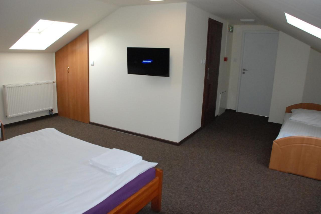 ראדזני פודלאסקי Hotelik Manhatan מראה חיצוני תמונה