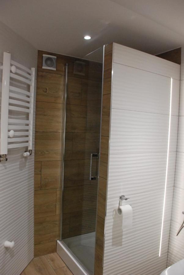 ראדזני פודלאסקי Hotelik Manhatan מראה חיצוני תמונה