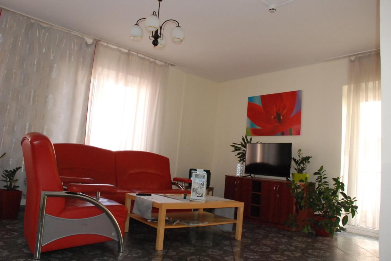 ראדזני פודלאסקי Hotelik Manhatan מראה חיצוני תמונה
