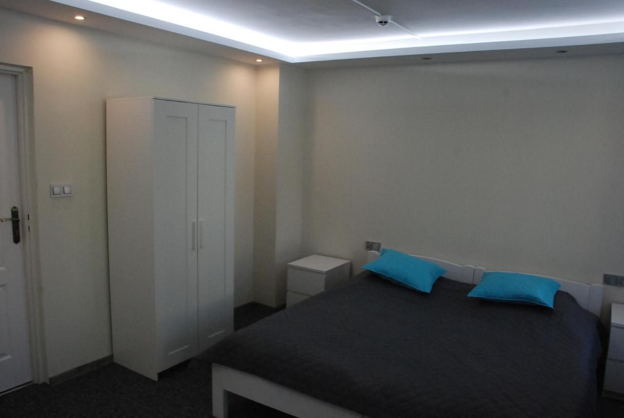 ראדזני פודלאסקי Hotelik Manhatan מראה חיצוני תמונה