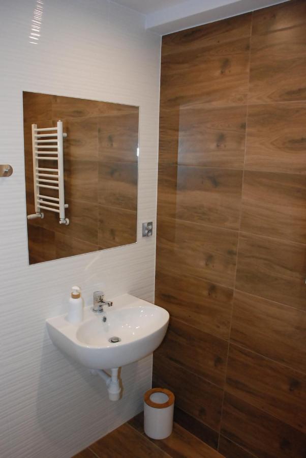 ראדזני פודלאסקי Hotelik Manhatan מראה חיצוני תמונה