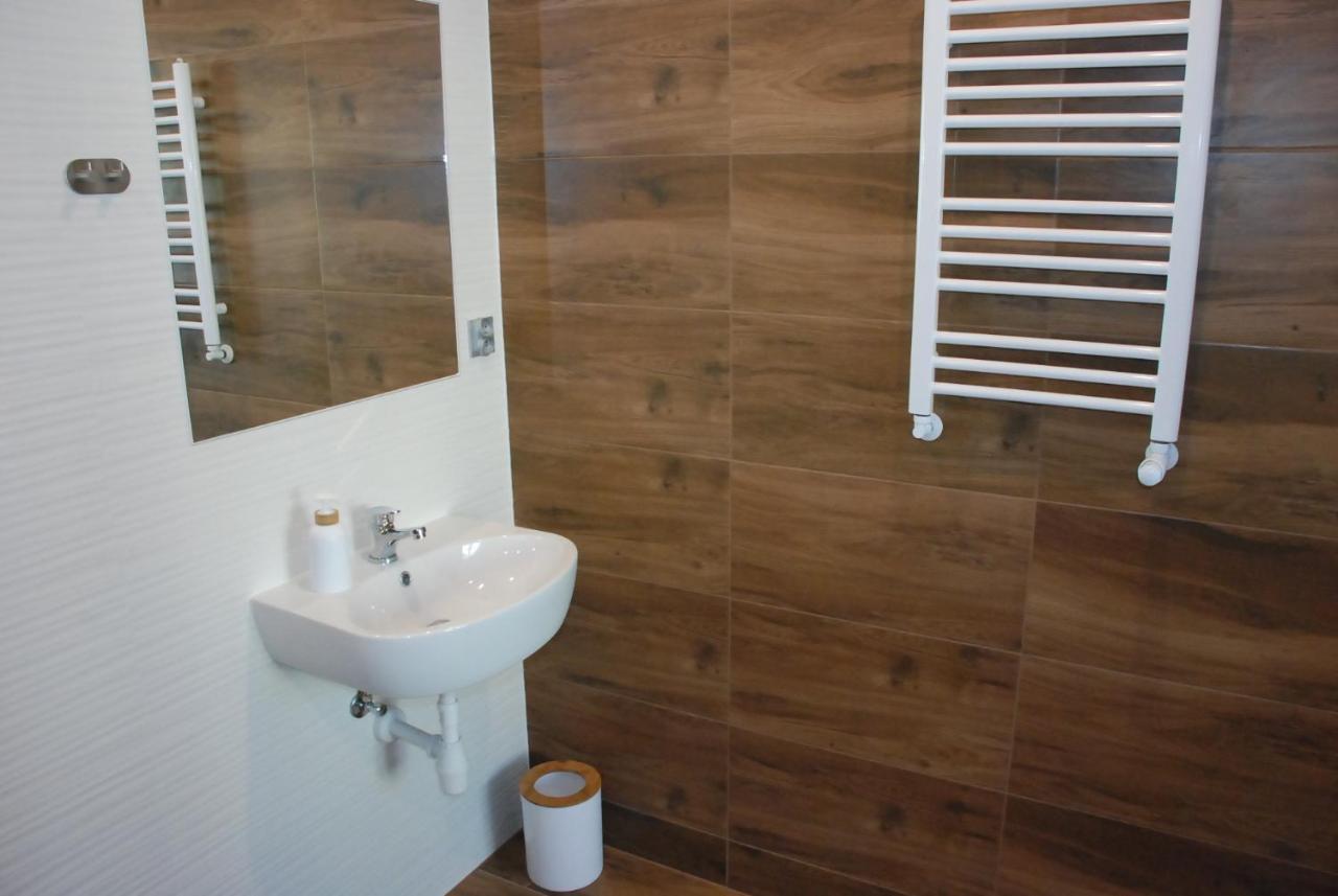 ראדזני פודלאסקי Hotelik Manhatan מראה חיצוני תמונה